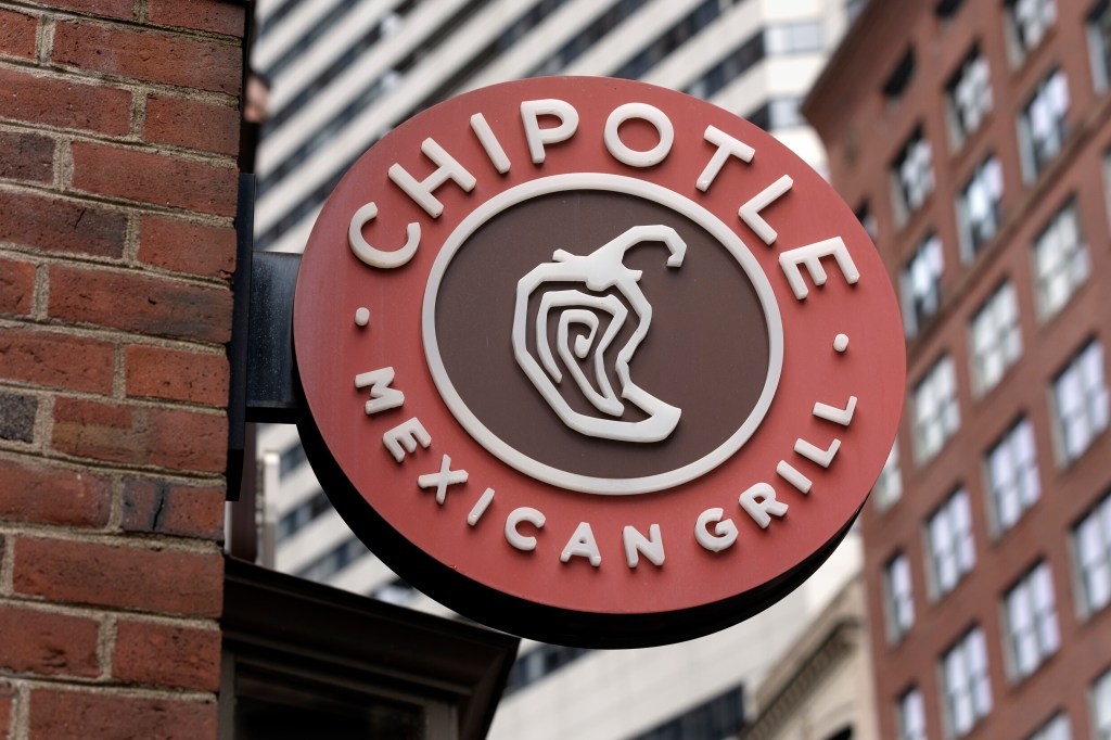 Chipotle reverses protein policy, says workers can choose chicken once again – Chicago Tribune